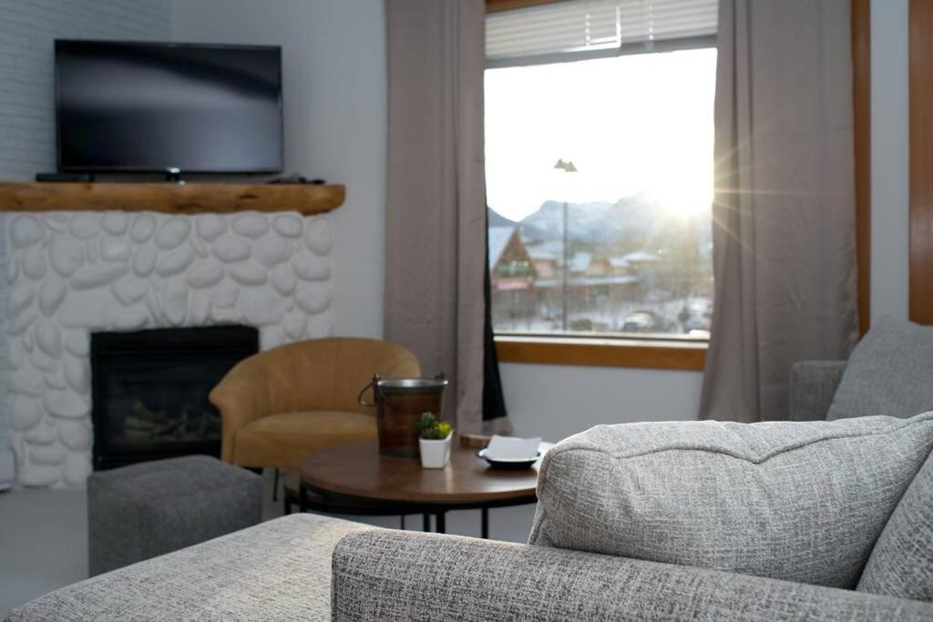 Apartment Pinnacle Mountain View 3 Bed 2 Bath Downtown Canmore