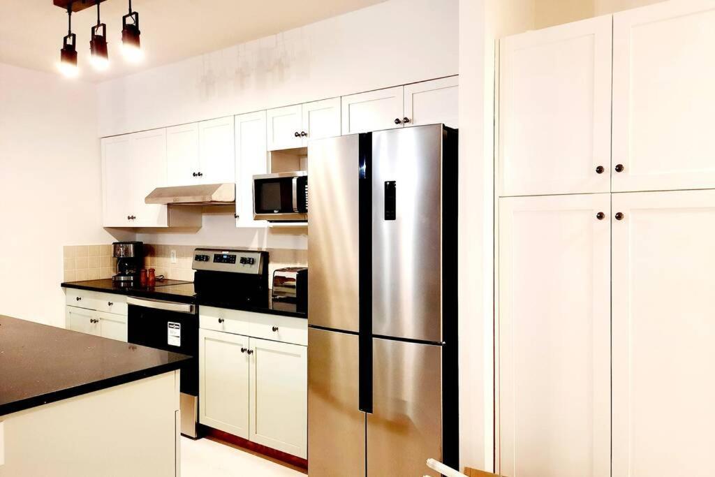 Apartment Pinnacle Mountain View 3 Bed 2 Bath Downtown