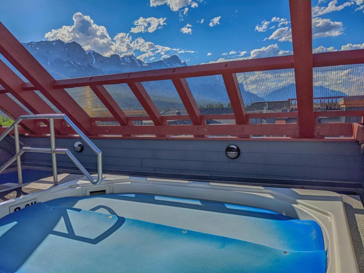 Apartment Pinnacle Mountain View 3 Bed 2 Bath Downtown Canmore